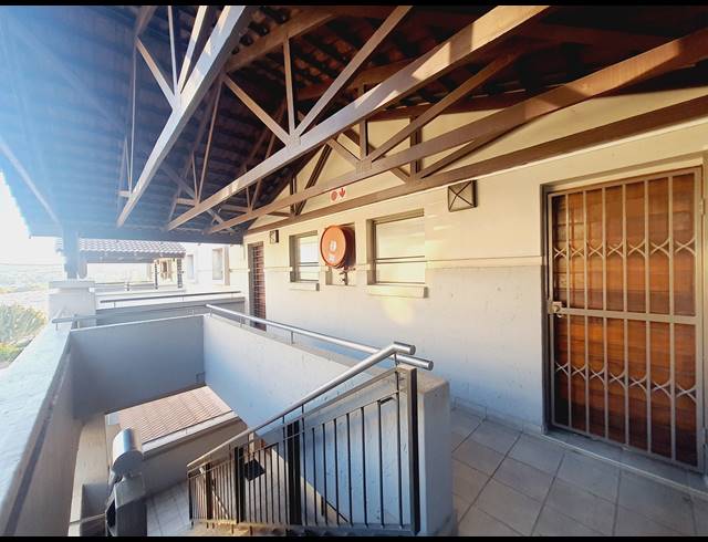 2 BEDROOM APARTMENT RENTED IN SUNNINGHILL